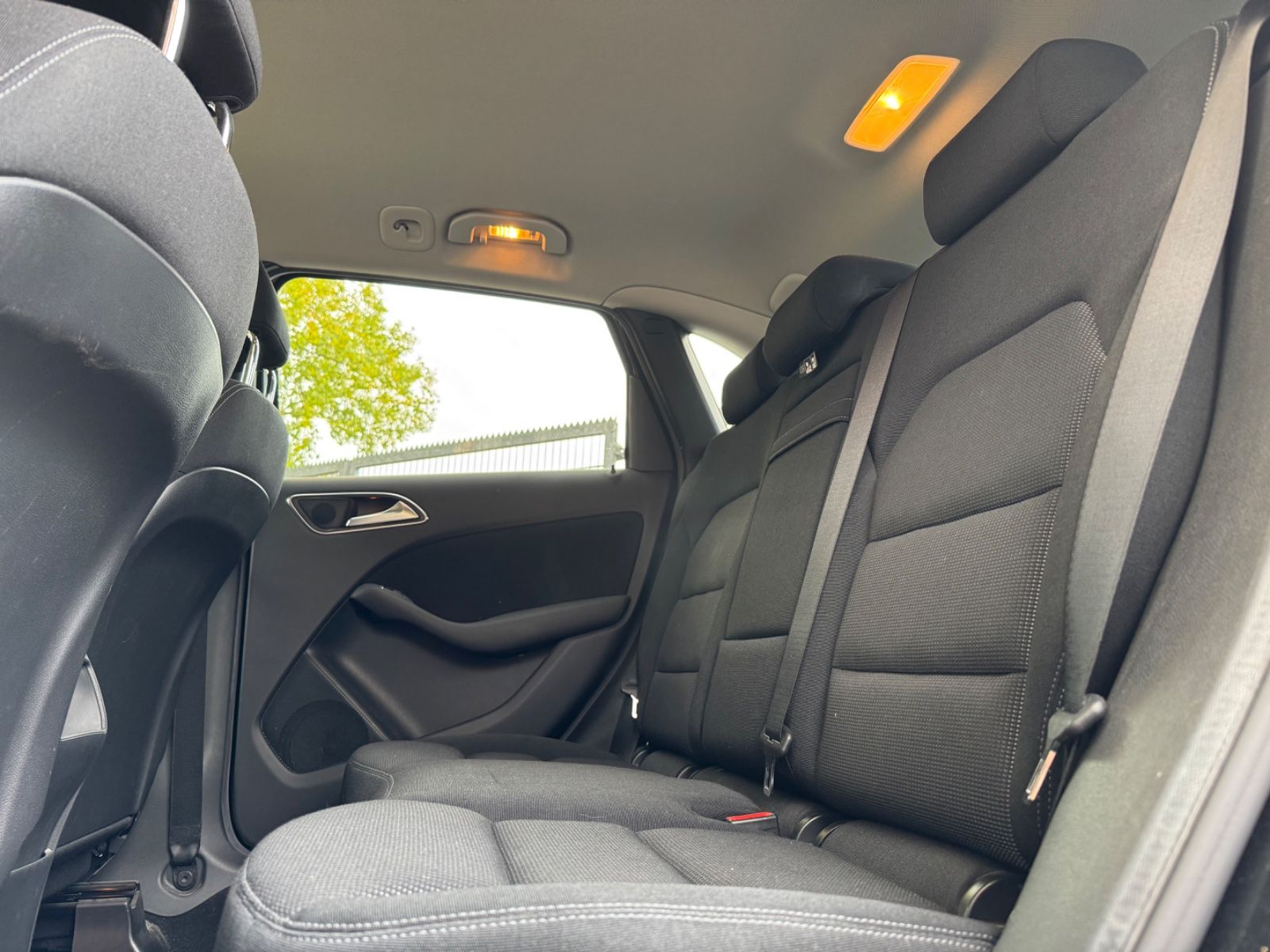 Fahrzeugabbildung Mercedes-Benz B 180 NAVI*BI-XENON*BLUETOOTH*PDC*SHZ