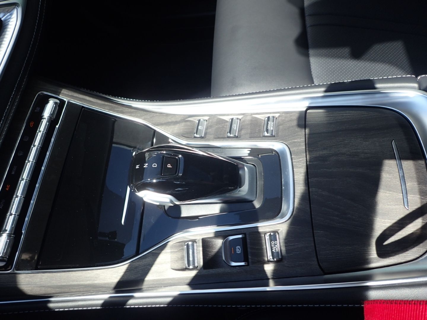 Fahrzeugabbildung DFSK Fengon E5 PHEV El. Panodach digitales Cockpit So