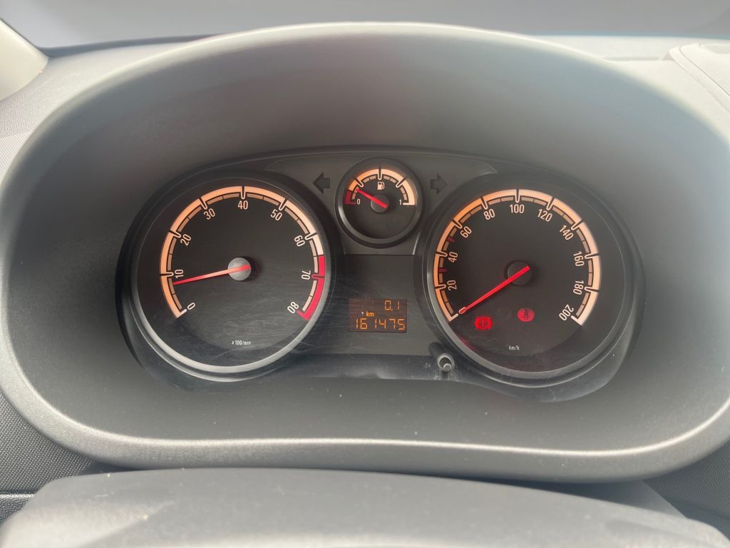 Opel Corsa 1.4 16V Selection – Bild 12