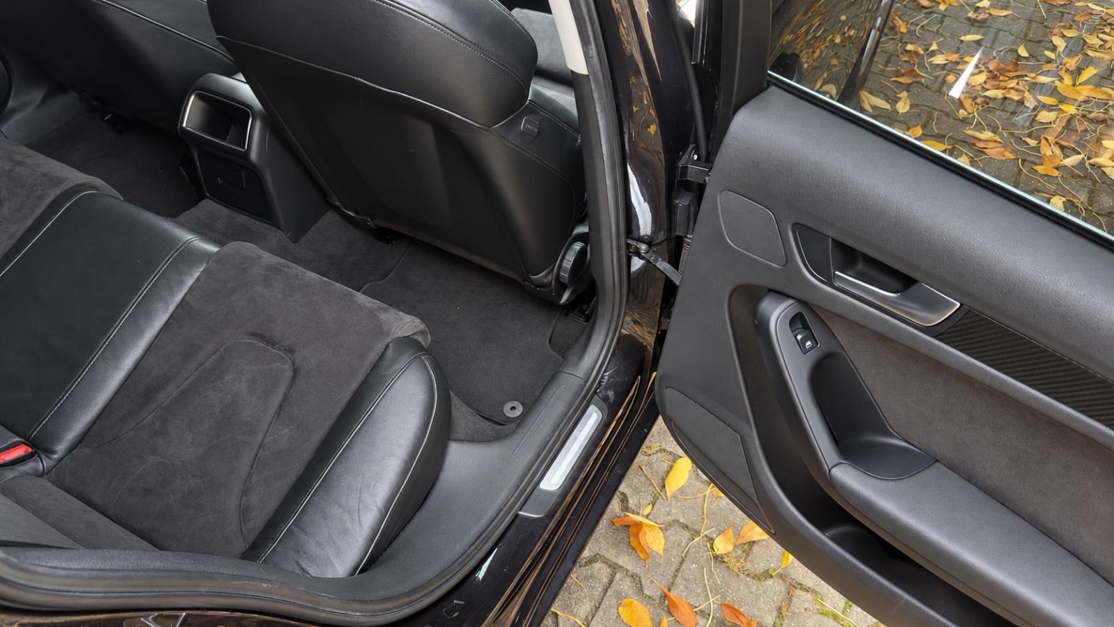 Audi A4 2009 — photo 26