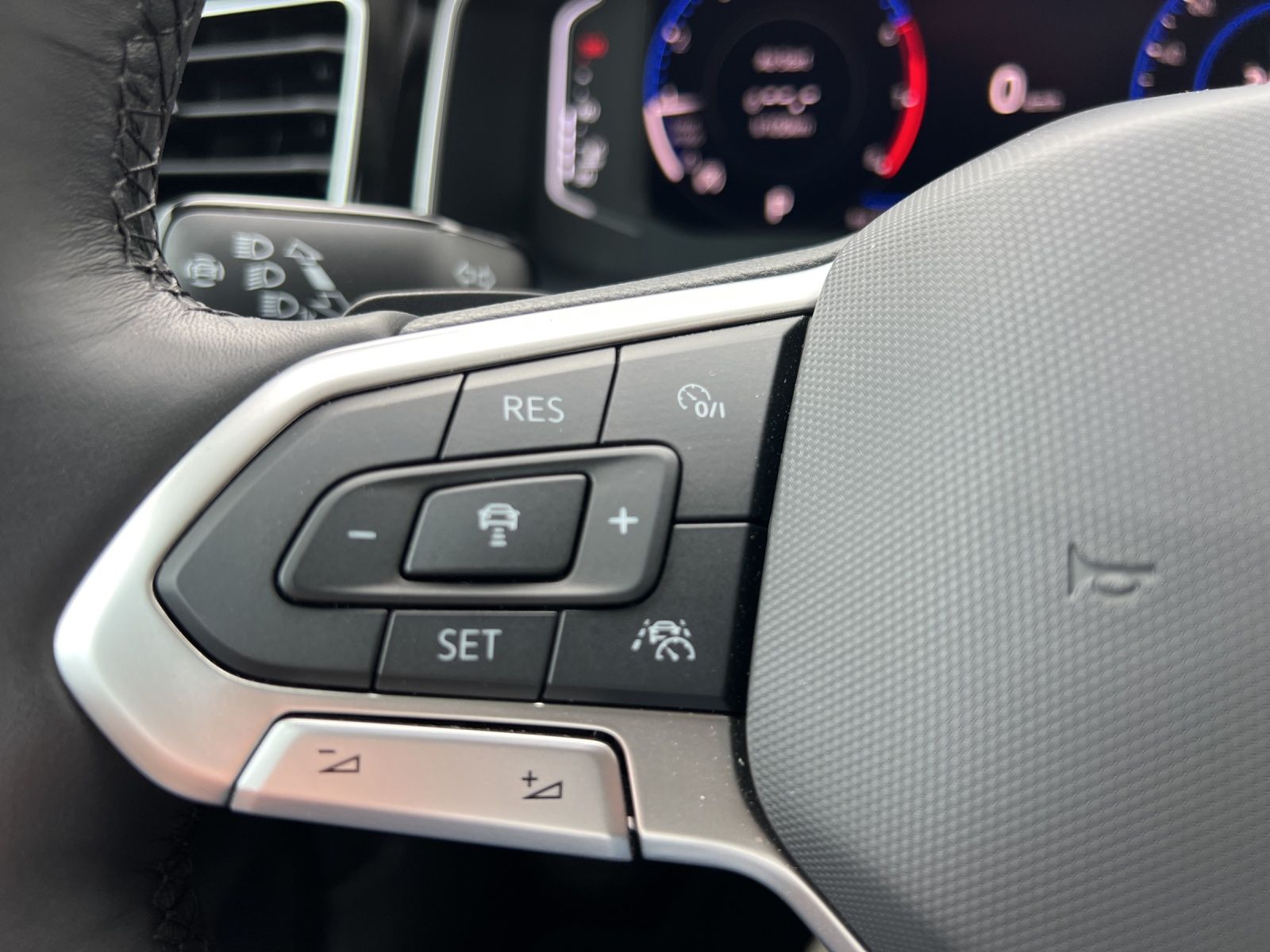 Fahrzeugabbildung Volkswagen Polo TSI Style DSG Matrix Navi AID ACC PDC SH