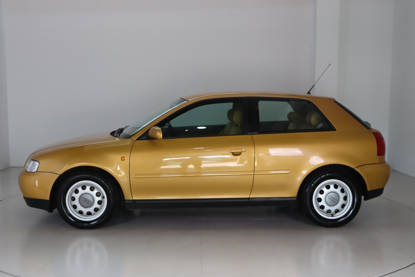 Fahrzeugabbildung Audi A3 1.8 * 1.Hand * Standhzg. * HU/AU neu