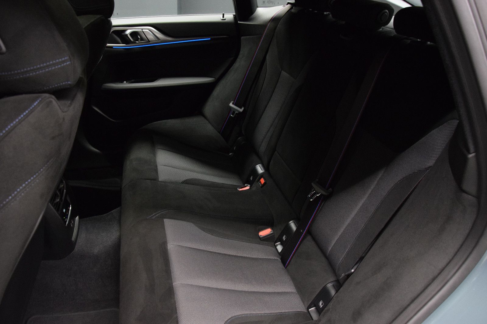 Fahrzeugabbildung BMW 420d xDrive MSport Pano HuD ACC Keyless 360° Amb