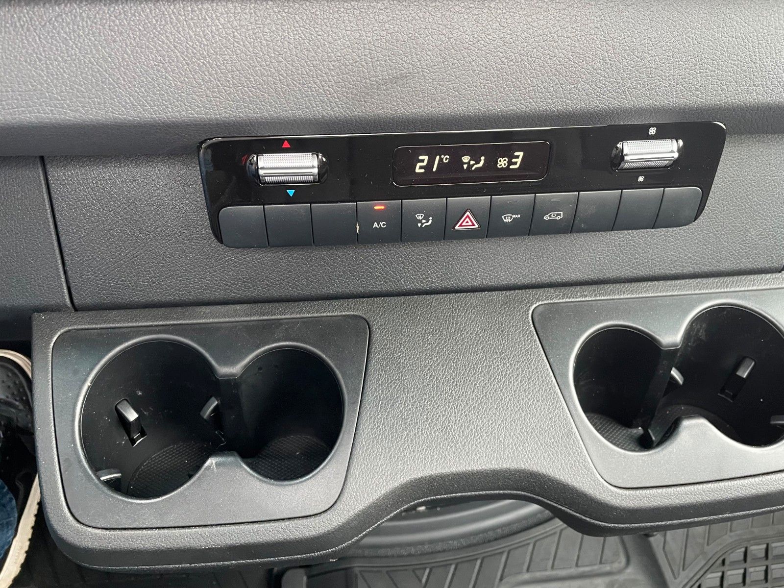 Fahrzeugabbildung Mercedes-Benz Sprinter 317 CDI 9G 3665 Klima