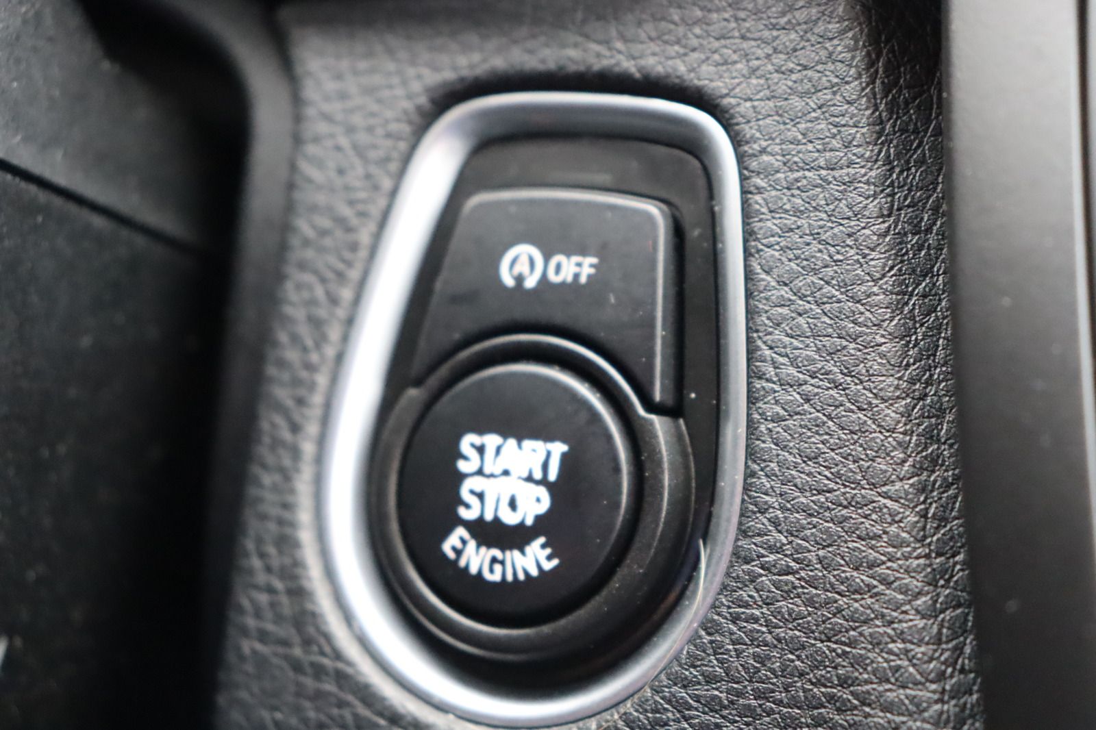 Fahrzeugabbildung BMW 320 i * AHK * Navi * SD