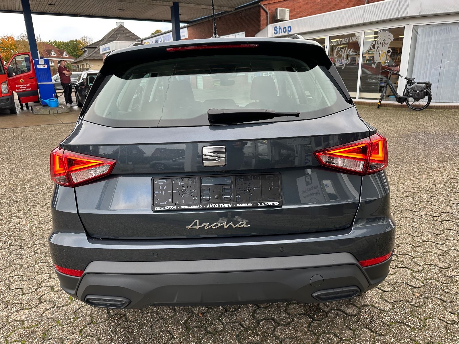 Fahrzeugabbildung SEAT Arona 1.0 TSI Style DSG ACC/LED/SHZG/PDC/GJR