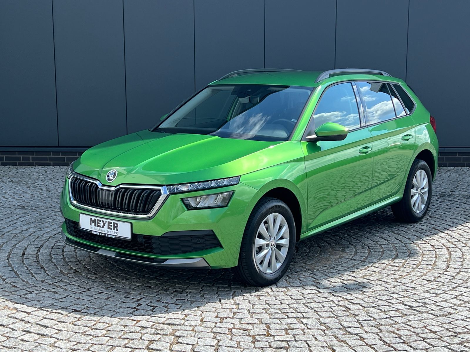 Fahrzeugabbildung SKODA Kamiq Ambition 1.0 TSI * AHK, LED, ACC, SmartLin