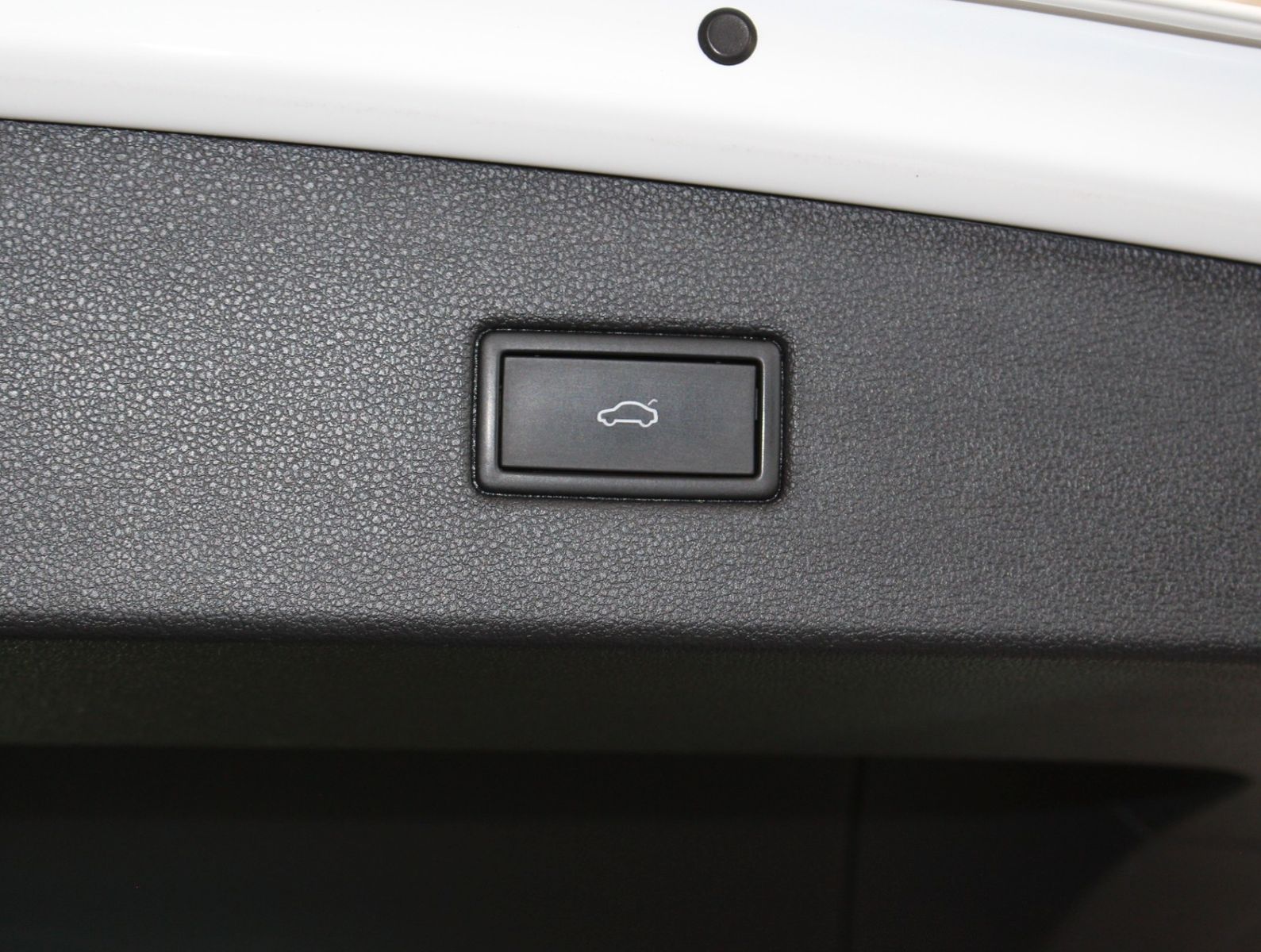 Fahrzeugabbildung Volkswagen Tiguan R-Line 4Motion 2.0 TDI*HUD*Matrix*e.AHK
