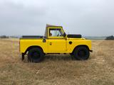 Land Rover Defender Serie III Kurzer Radstand - Land Rover Defender Se mit Benzin-Antrieb