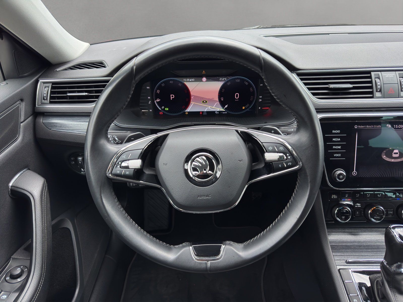 Fahrzeugabbildung SKODA Superb Combi 2.0 TDI DSG/ACC/CAM/ST-HZG/MATRIX/