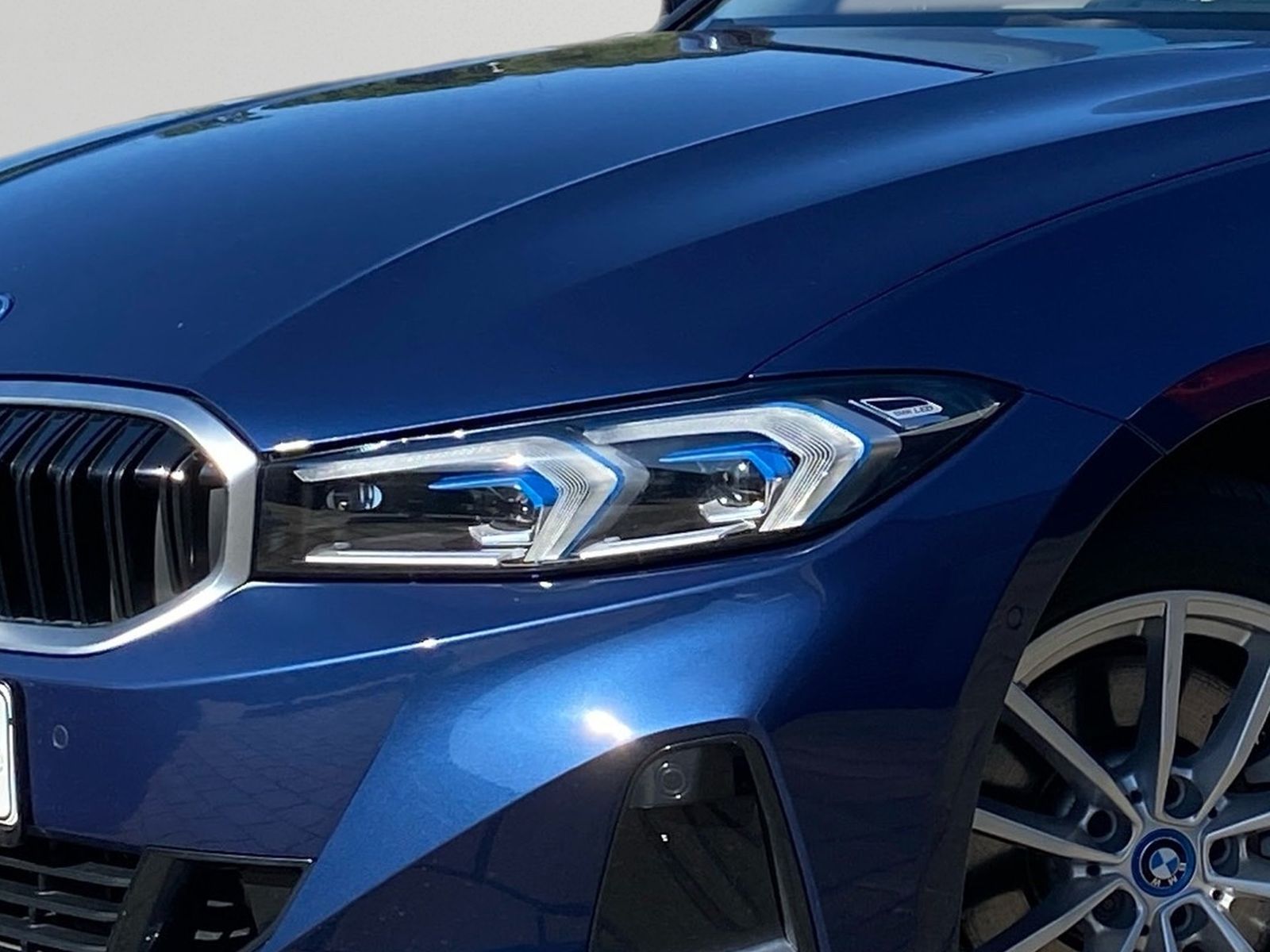 BMW 320e xDrive Touring, ab 299,- € mtl. Rate foto 5
