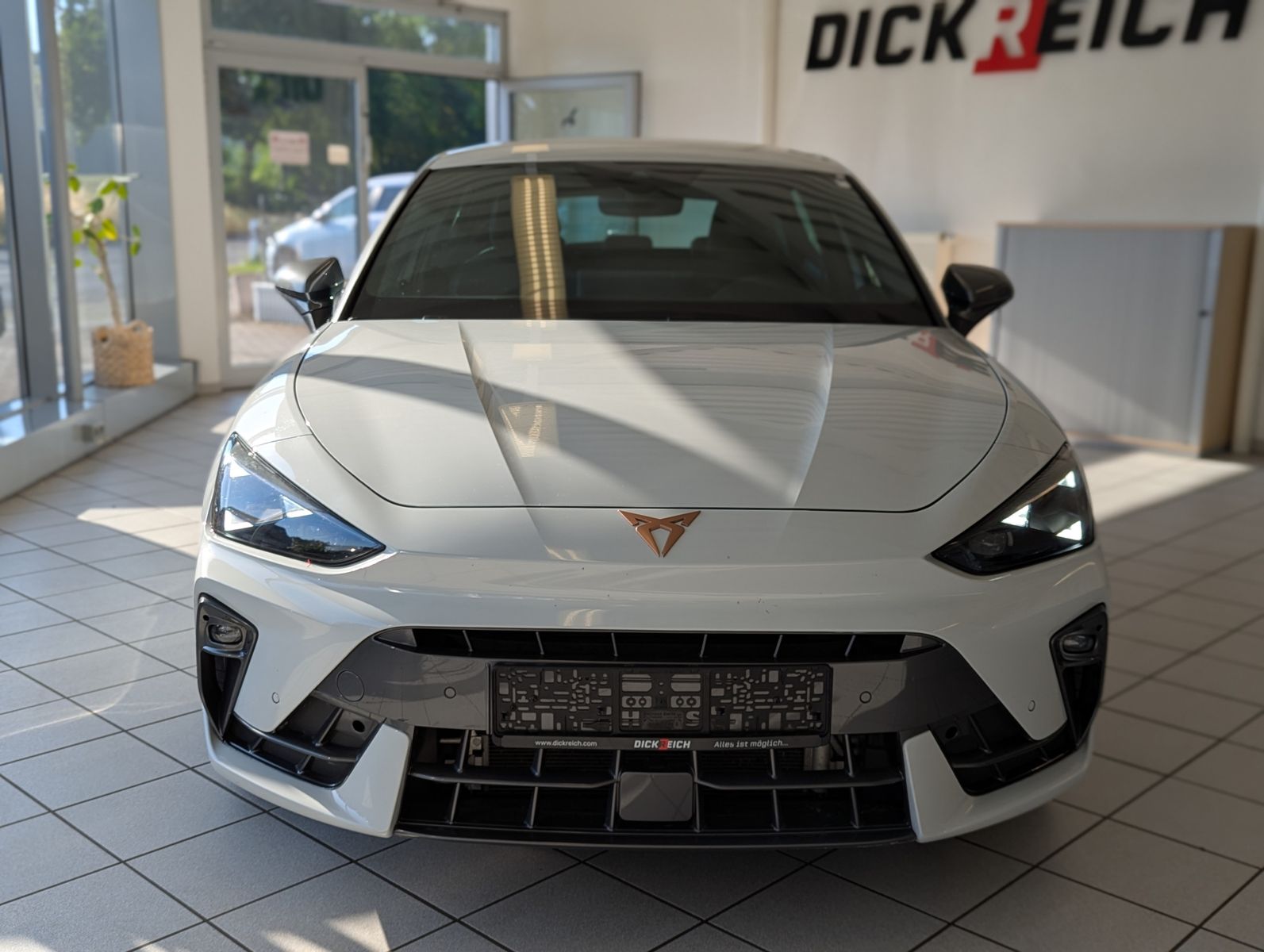 Fahrzeugabbildung CUPRA Leon 1.5 e-Hybrid Matrix Edge-Intelligent-Paket