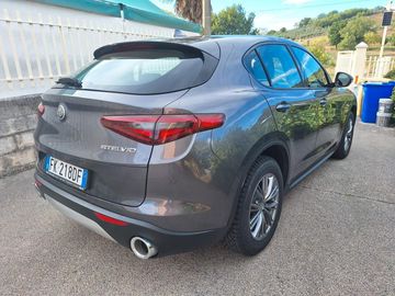 Alfa-Romeo Stelvio - 5