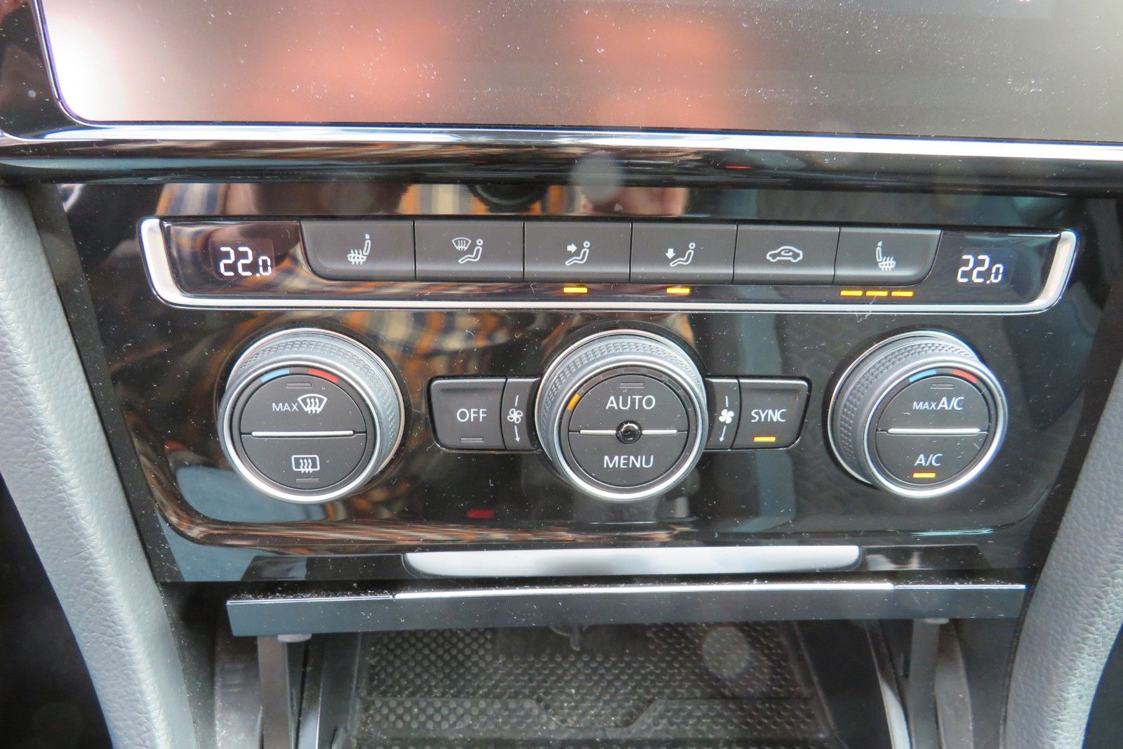 Fahrzeugabbildung Volkswagen Golf TDI IQ.DRIVE ACC NAVI AHK LED SPORTPAKET