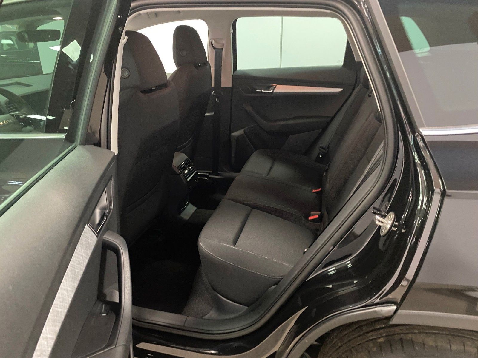 Fahrzeugabbildung SKODA Karoq 1.5 TSI DSG Selection+ACC+2030 Garantie+BC