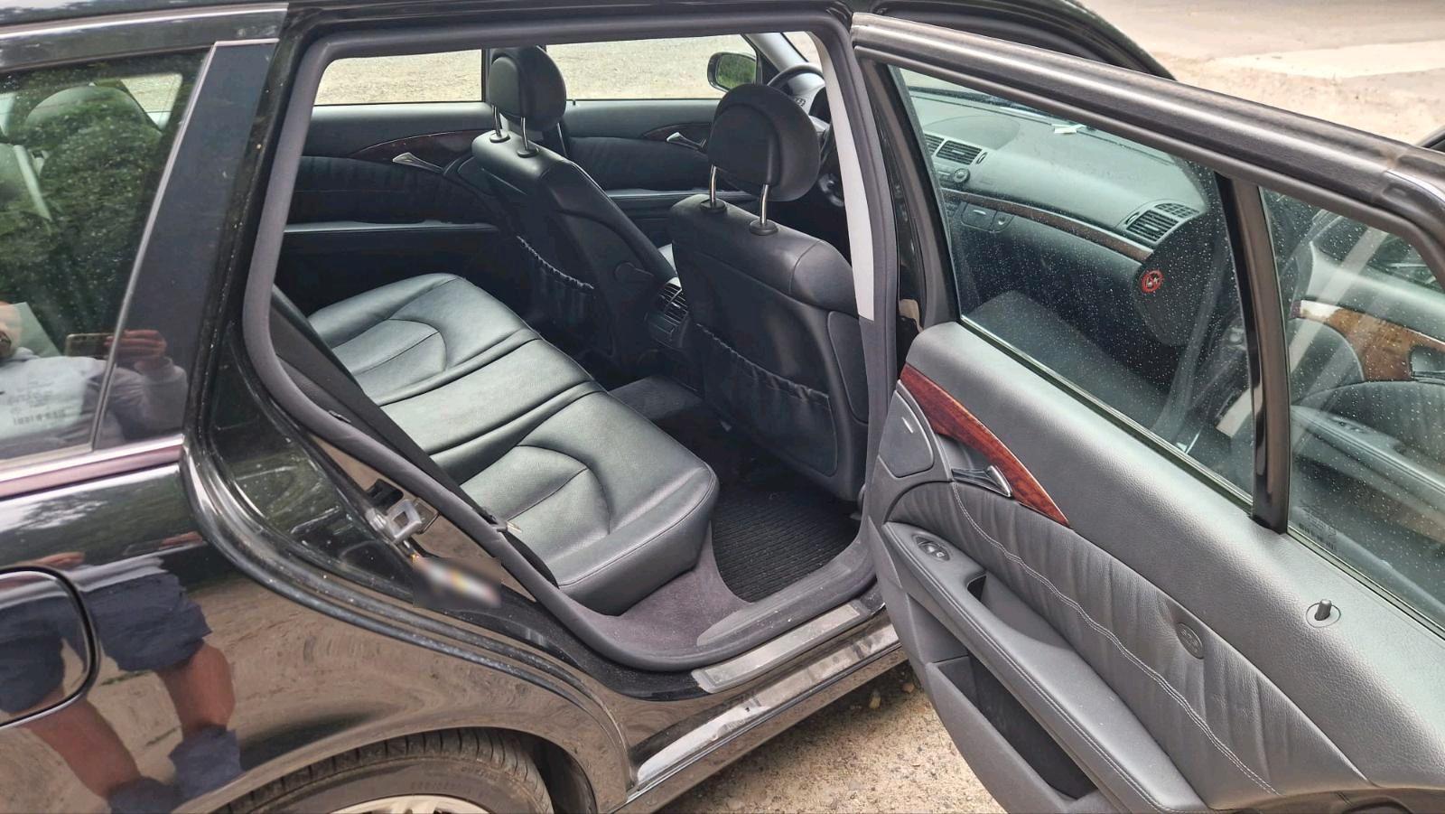 Mercedes-Benz E200 2005 — photo 9