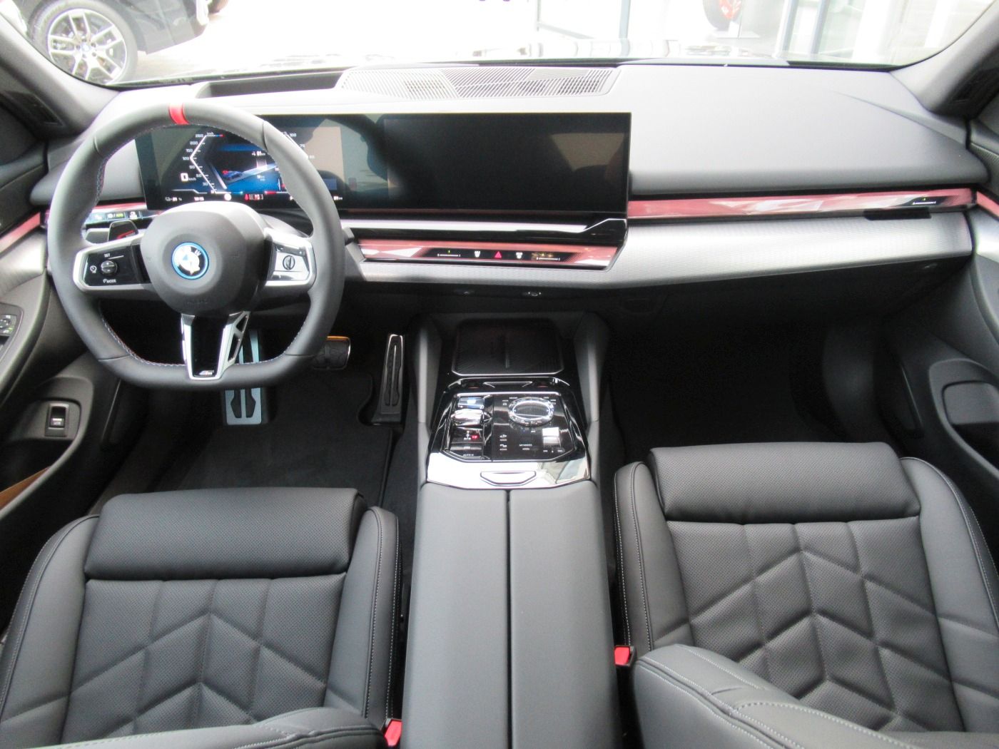 Fahrzeugabbildung BMW i5 M60 M-Sportpaket-Pro AHK/DA-PROF/SitzLüft/360