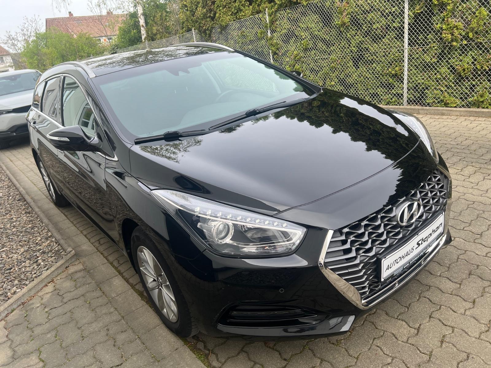 Hyundai i40 Kombi blue 1.6 Trend AHK GARANTIE