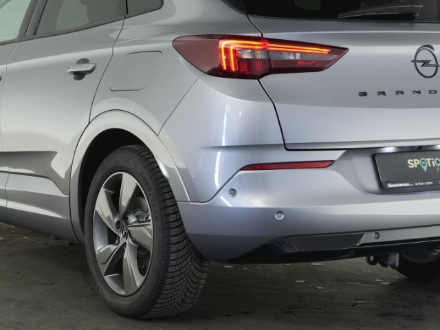 Grandland GSe PHEV 4X4 AT+AHK+NAVI+RÜCKFAHRKAMER
