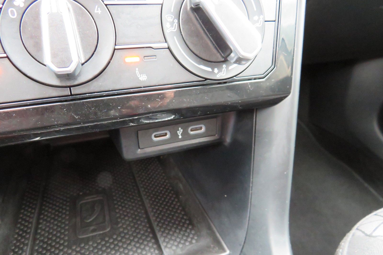 Fahrzeugabbildung Volkswagen T-CROSSLife LED SPORTP. SITZH. NAVI APP "AKTIONS