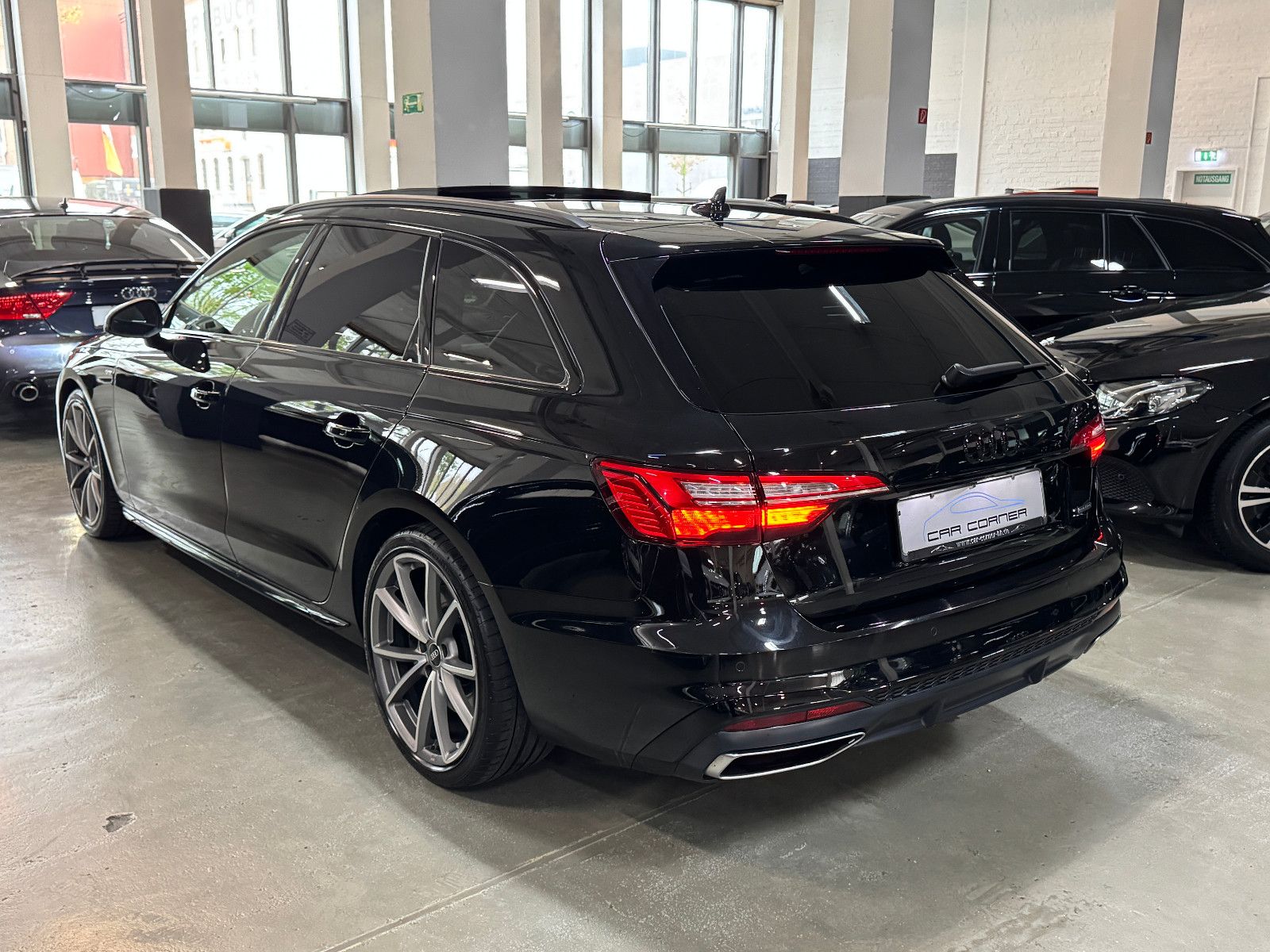 Fahrzeugabbildung Audi A4 45 TDI QUATTRO 2X S-LINE BLACK EDITION 19´RS