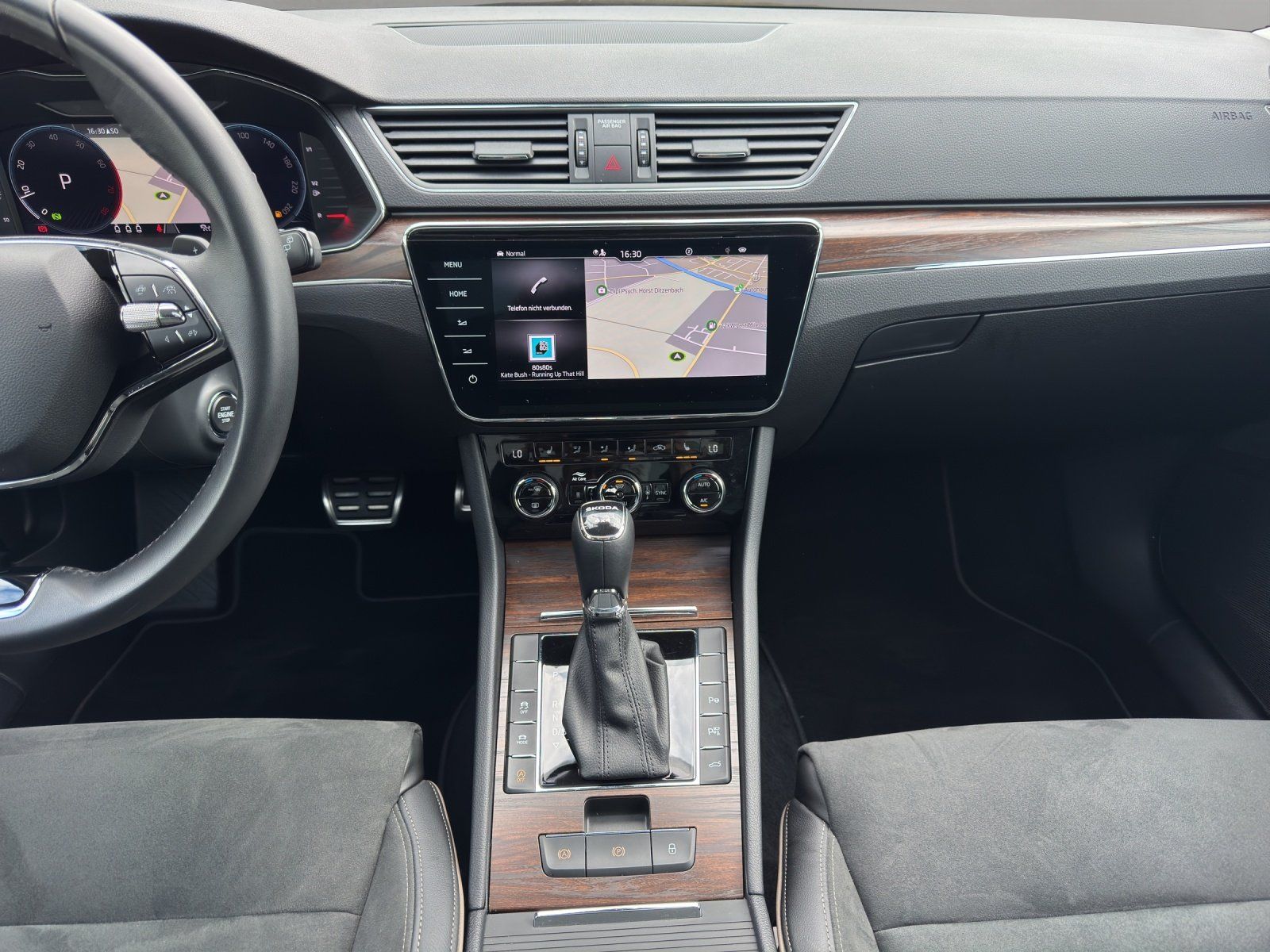 Fahrzeugabbildung SKODA Superb Combi 2.0 TSI Scout Final 4x4/AHK/PANO/
