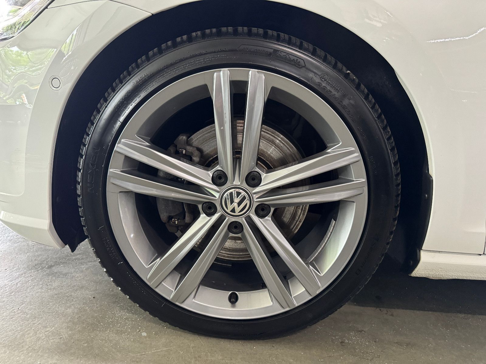 Fahrzeugabbildung Volkswagen Golf VARIANT 2.0 TDI DSG R-LINE SPORTPAKET VOLL