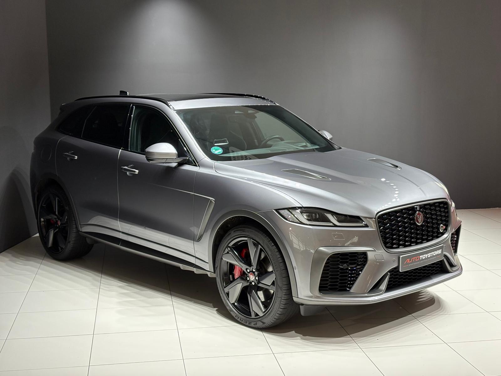 Jaguar F-PACE P550 SVR, Pano, Meridian, AHK, 22 Zoll