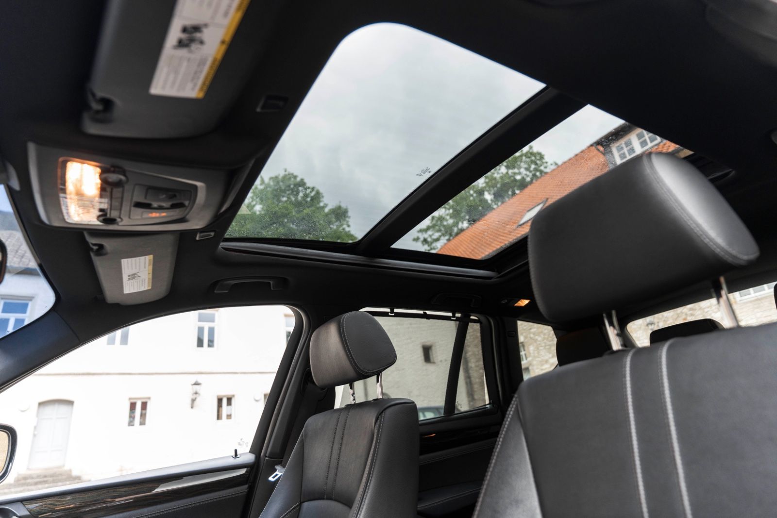 Fahrzeugabbildung BMW X3 xDrive35i M Sport HIFI KAM NAV SZH PANO M+S