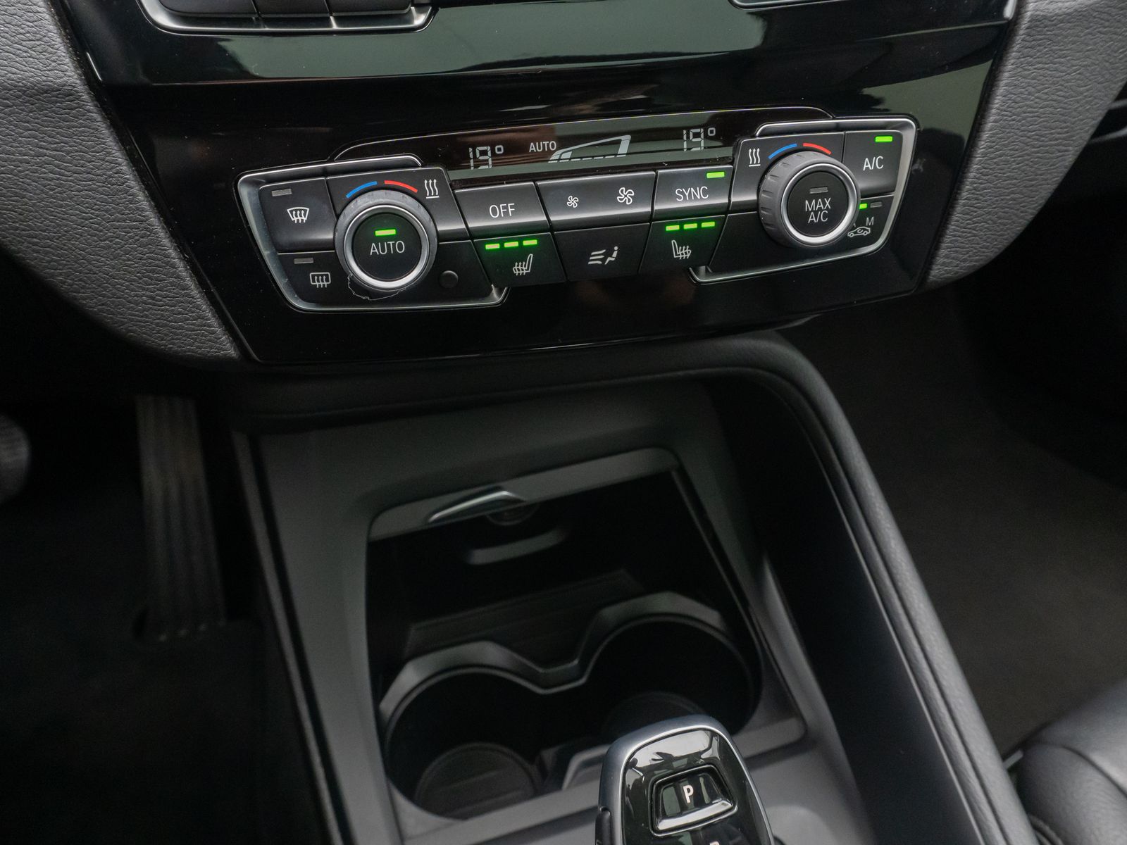 Fahrzeugabbildung BMW X1 sD18i Panorama Kamera DAB Navi Komfort Leder