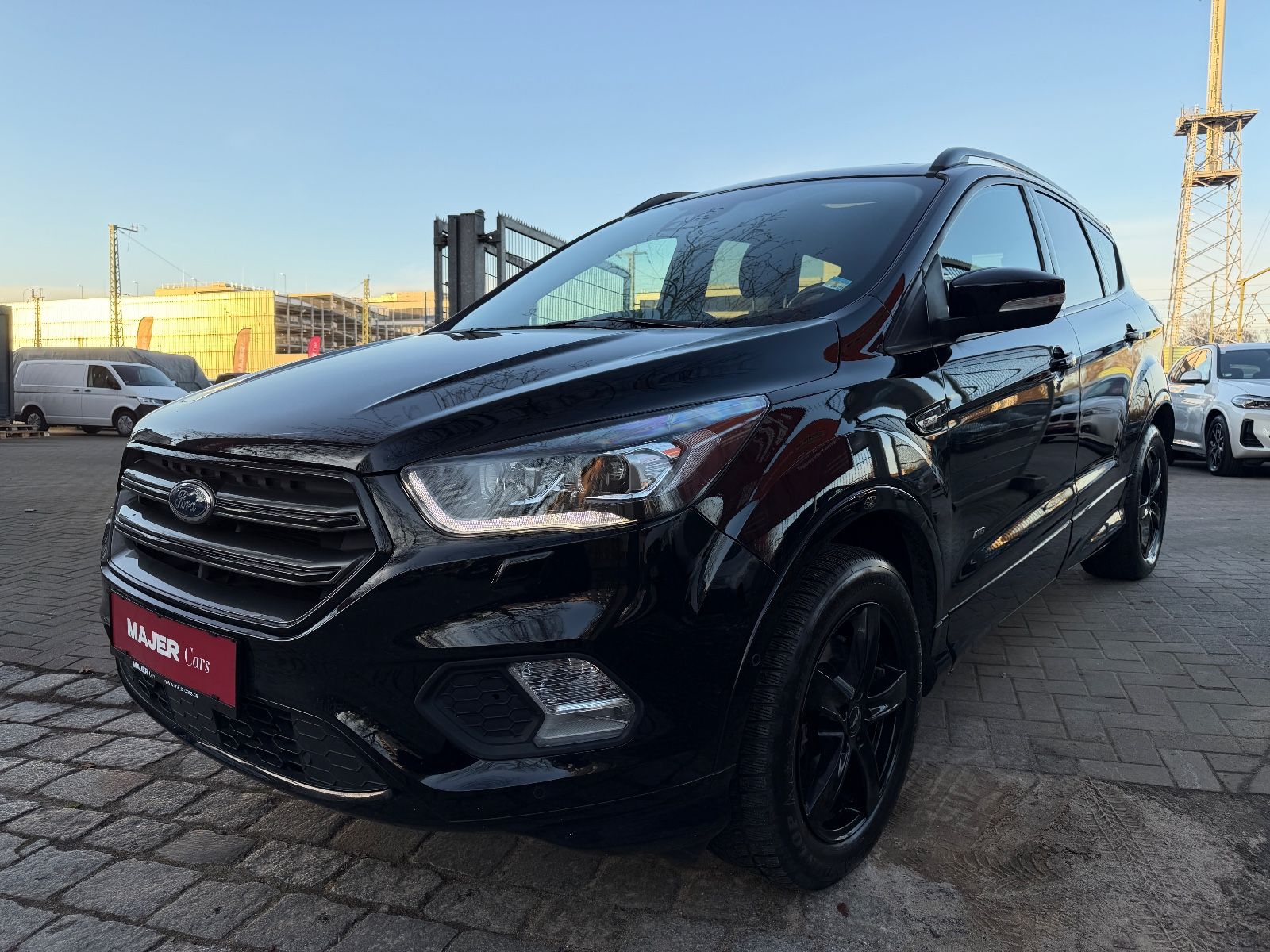 Fahrzeugabbildung Ford Kuga ST-Line ALLRAD*PANO*ALCANTARA*AHK*