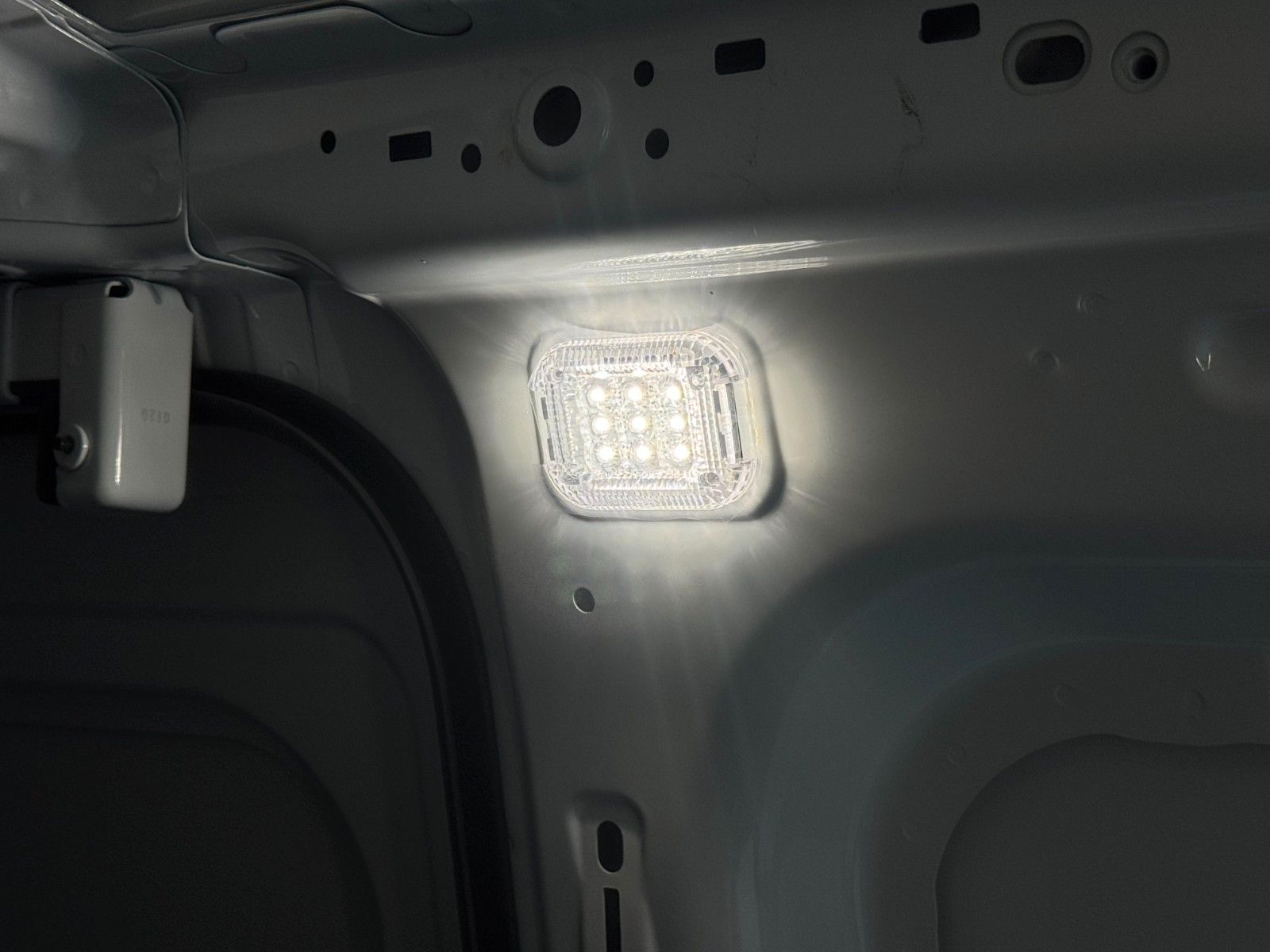 Fahrzeugabbildung Ford Transit Connect 230 L2 Autm. Trend 4d AHK