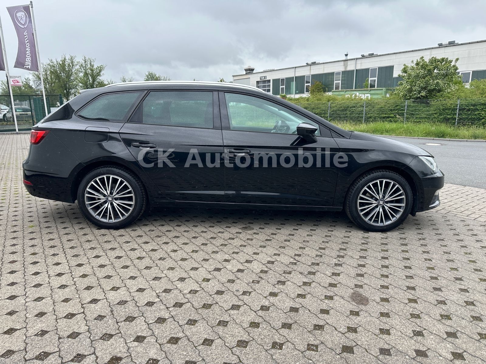 Fahrzeugabbildung SEAT Leon ST Style Automatik/Navi/Pano/Klimaa/LED/AHK