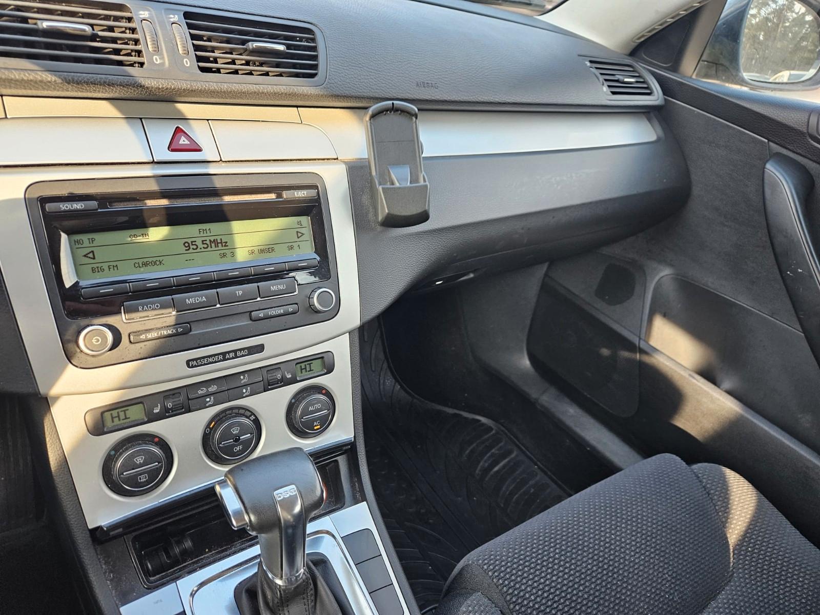 Volkswagen Passat 2009 — photo 14