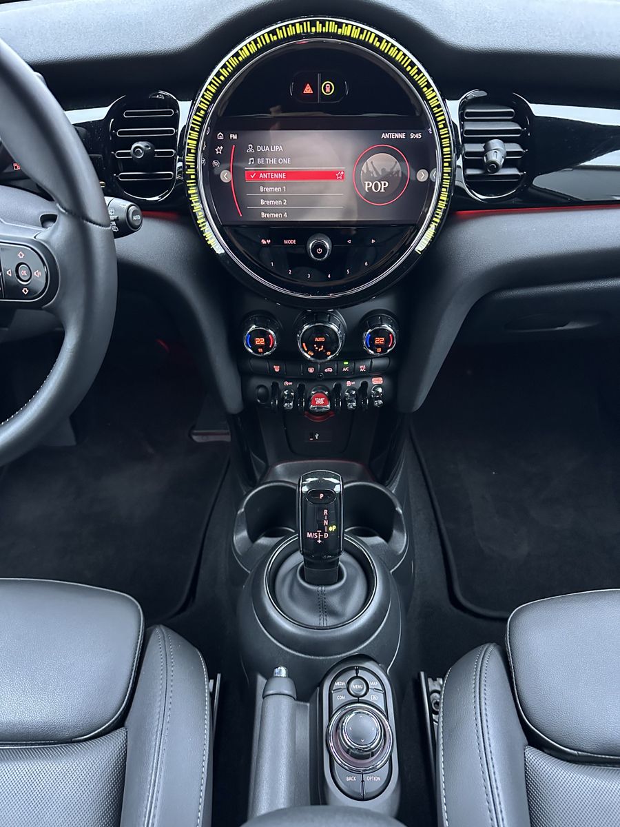 Fahrzeugabbildung MINI Cooper Aut. Classic Trim NAV+LED+PDC+DRASSISTANT
