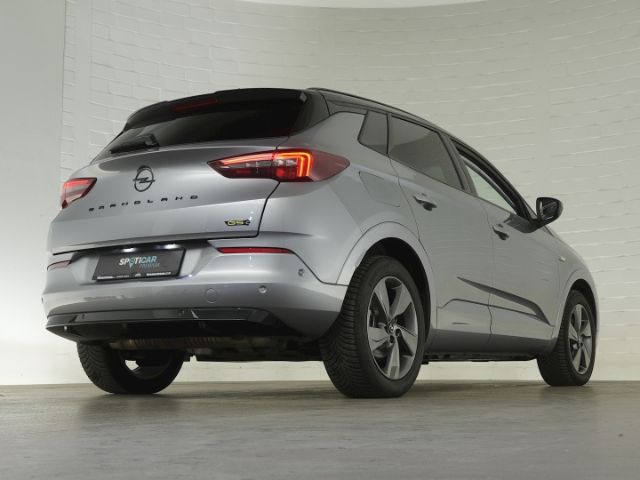 Grandland GSe PHEV 4X4 AT+NAVI+RÜCKFAHRKAMERA+SI