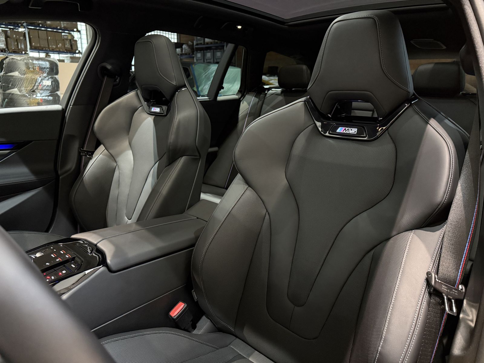 Fahrzeugeinzelansicht 12 Fahrzeugabbildung BMW M5 Touring |Sonderlackierung |Sitzbelüftung |Bow