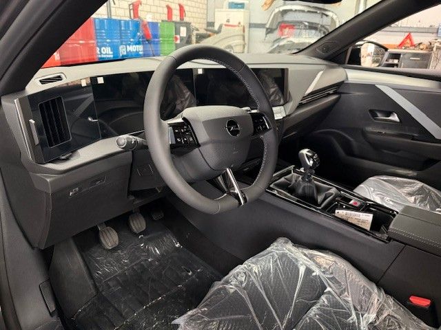 Fahrzeugabbildung Opel Astra Edition 1.2l 130PS Navi/Kamera!