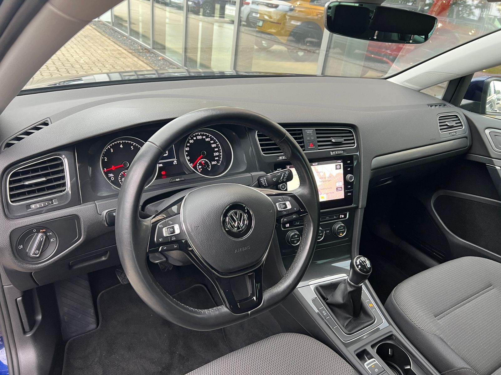 Fahrzeugabbildung Volkswagen Golf VII Comfortline 1.5 TSI ACT *Standhzg.,LED,