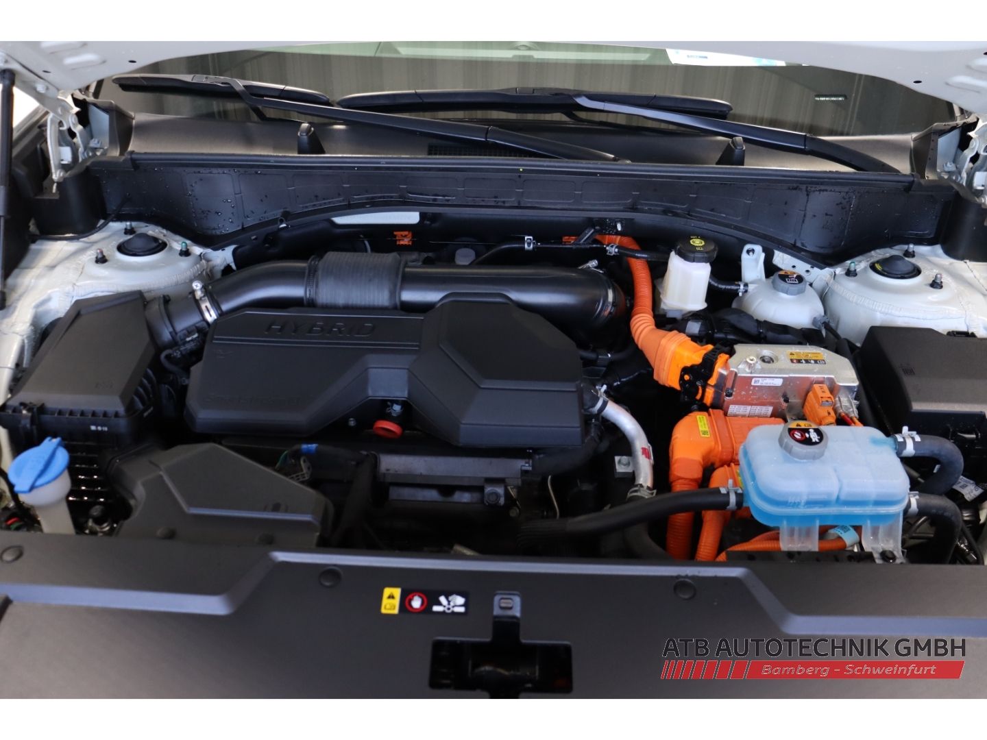 Fahrzeugabbildung Hyundai SANTA FE PHEV 1.6 T-GDI 4WD Signature Navi Leder