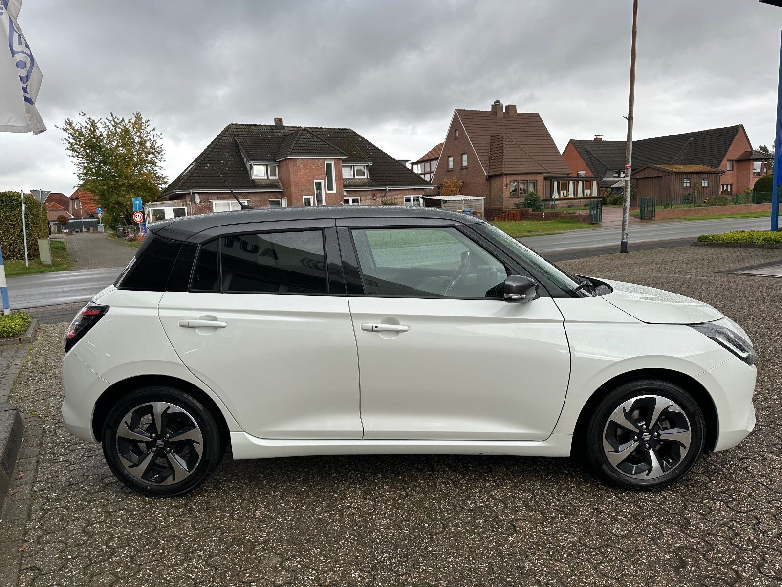 Fahrzeugabbildung Suzuki Swift 1.2 Dualjet Hybrid Comfort+ ACC/Navi/LED