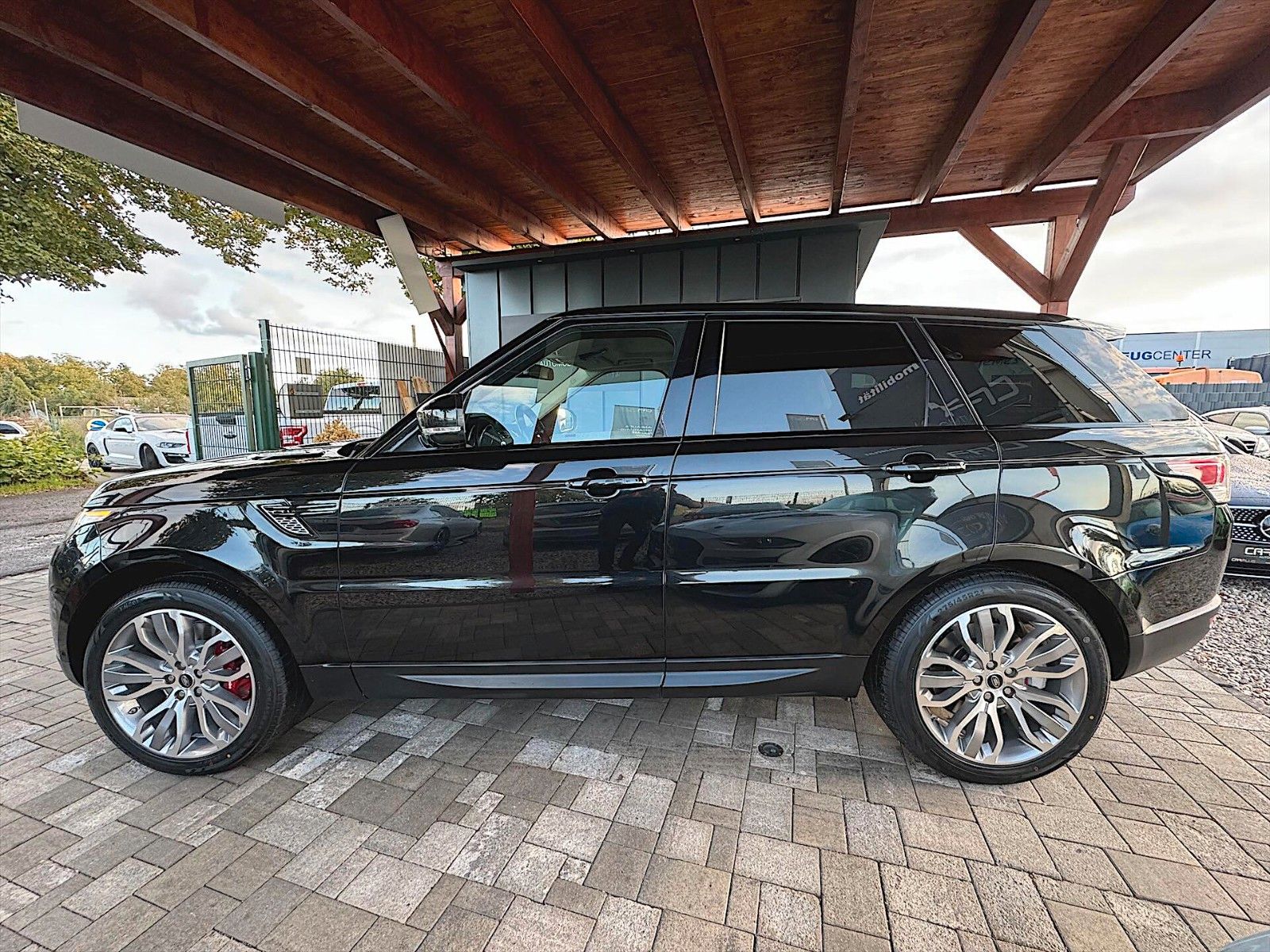 Fahrzeugabbildung Land Rover Range Rover Sport 3.0 SDV6 HSE Dynamic *BREMBO*