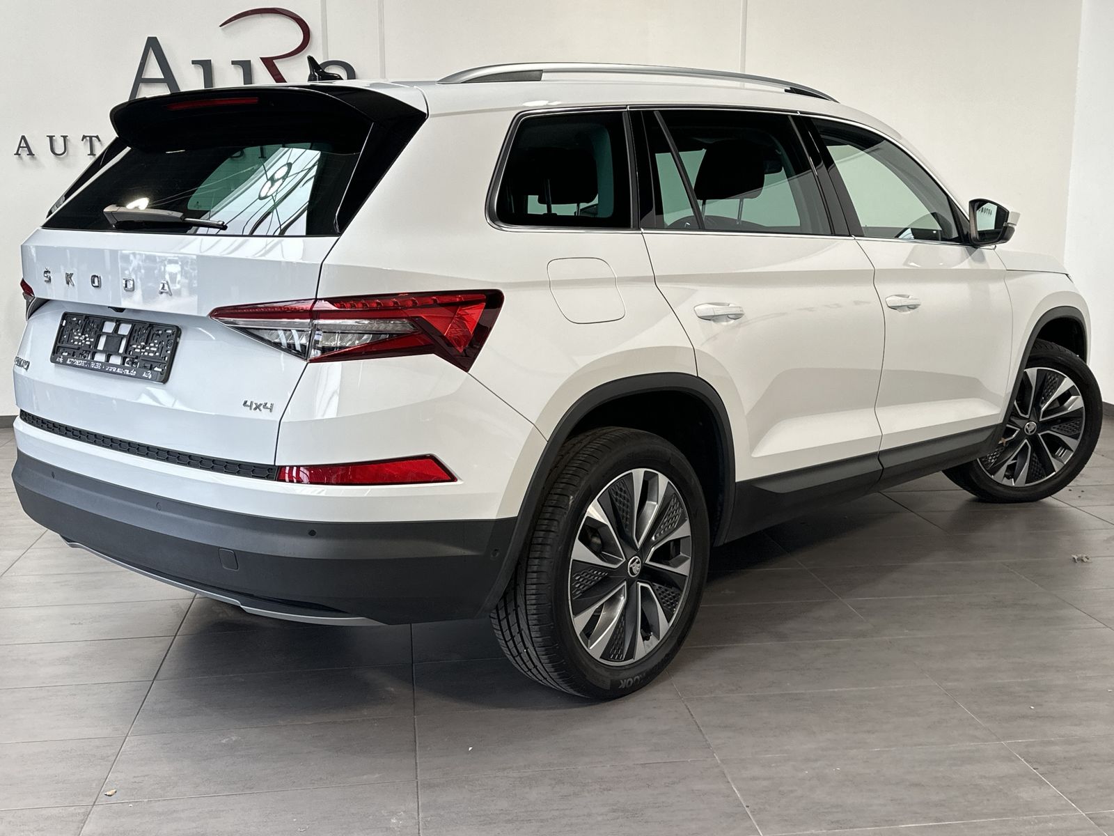 Fahrzeugabbildung SKODA Kodiaq 2.0 TDI DSG Tour 4x4 NAV+LED+AHK+360°+VC