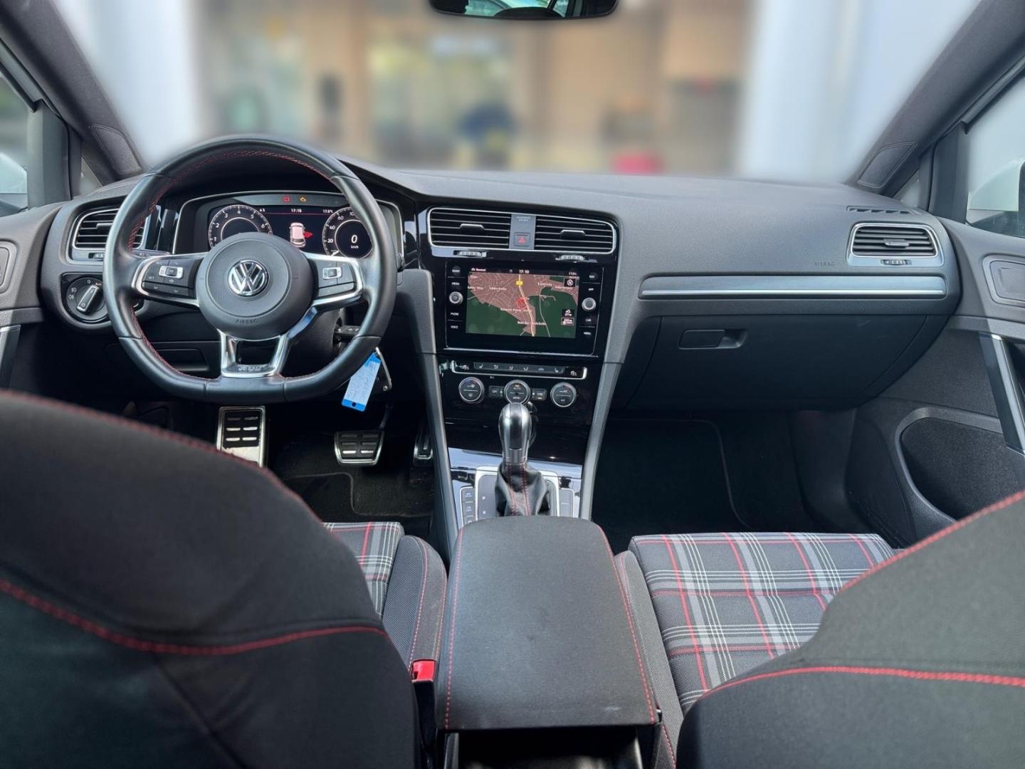 Volkswagen Golf VII GTI Performance 2.0 TSI DSG AHK Navi DC