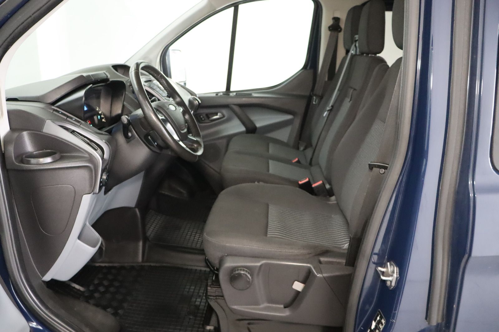 Fahrzeugabbildung Ford Transit Custom Kombi 310 L1 H1 Trend 2.0 EcoBlue