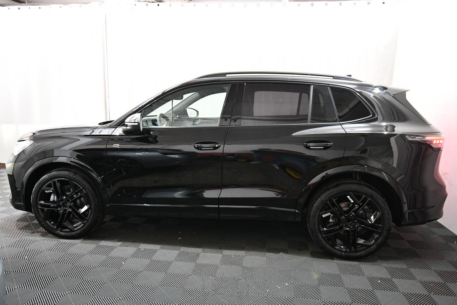 Volkswagen Tiguan R-Line 2.0 TDI DSG7 - AHK, Kamera, Pano imagem 2
