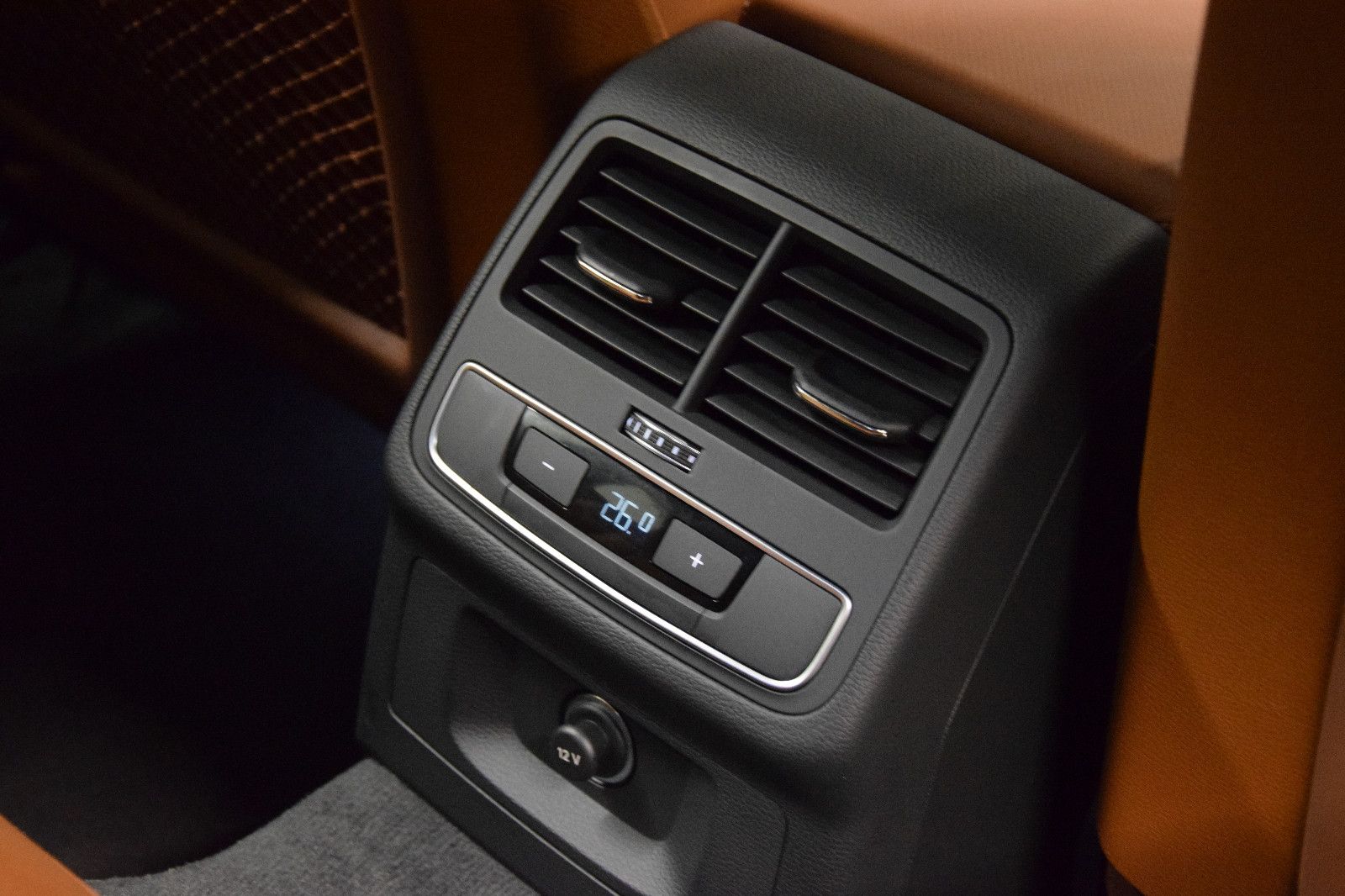 Fahrzeugabbildung Audi A4 Avant 40 TDI S line MATRIX 3-Zonen ACC