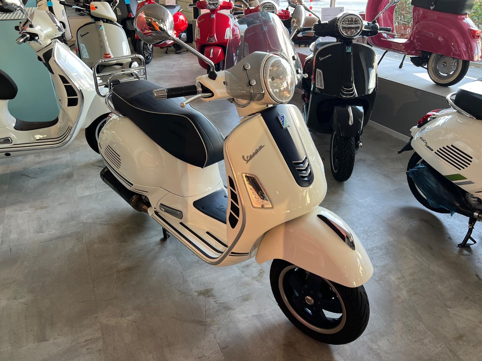 Vespa GTS 300 Yacht Club Akrapovic ! Guter Zustand !!!