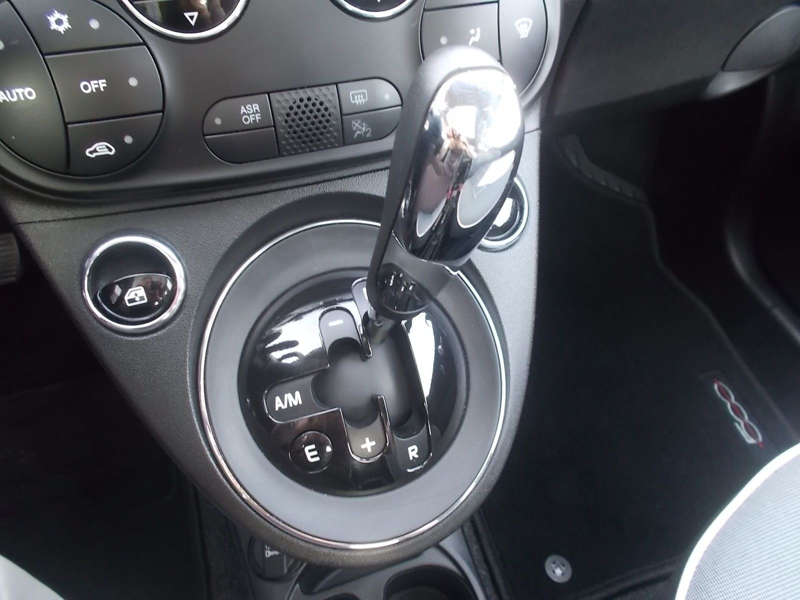 Fahrzeugabbildung Fiat 500 Lounge 1.2 8V