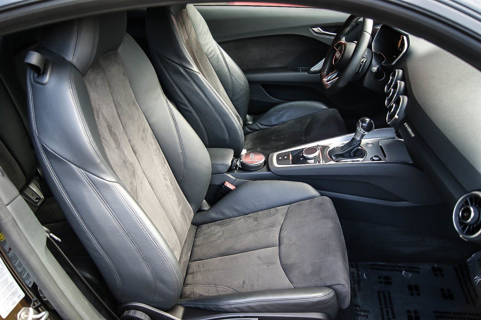 Fahrzeugabbildung Audi TT Coupe 2.0 TFSI S-tronic QUATTRO VIRTUAL LED